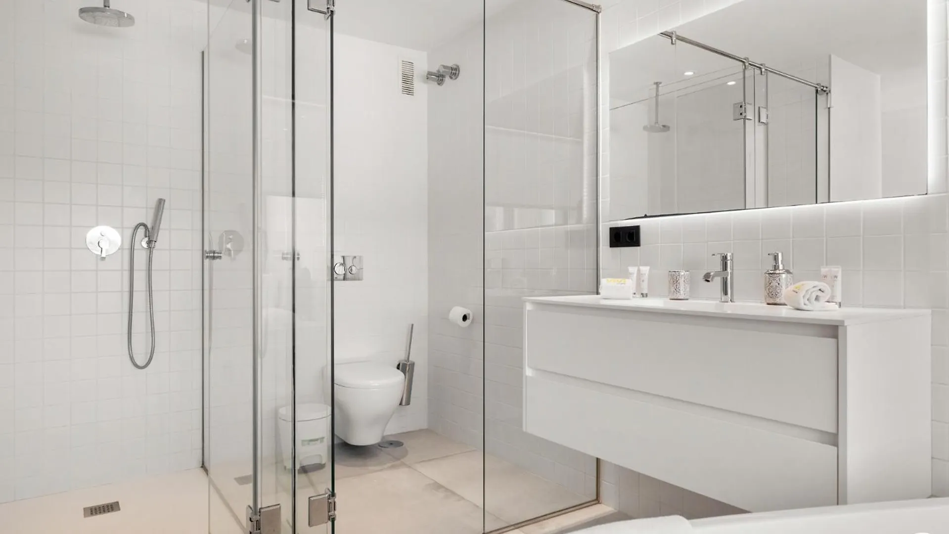 Vivi Homes -Villa Carat Pool, Cinema, Golf & Terrace Estepona Villa