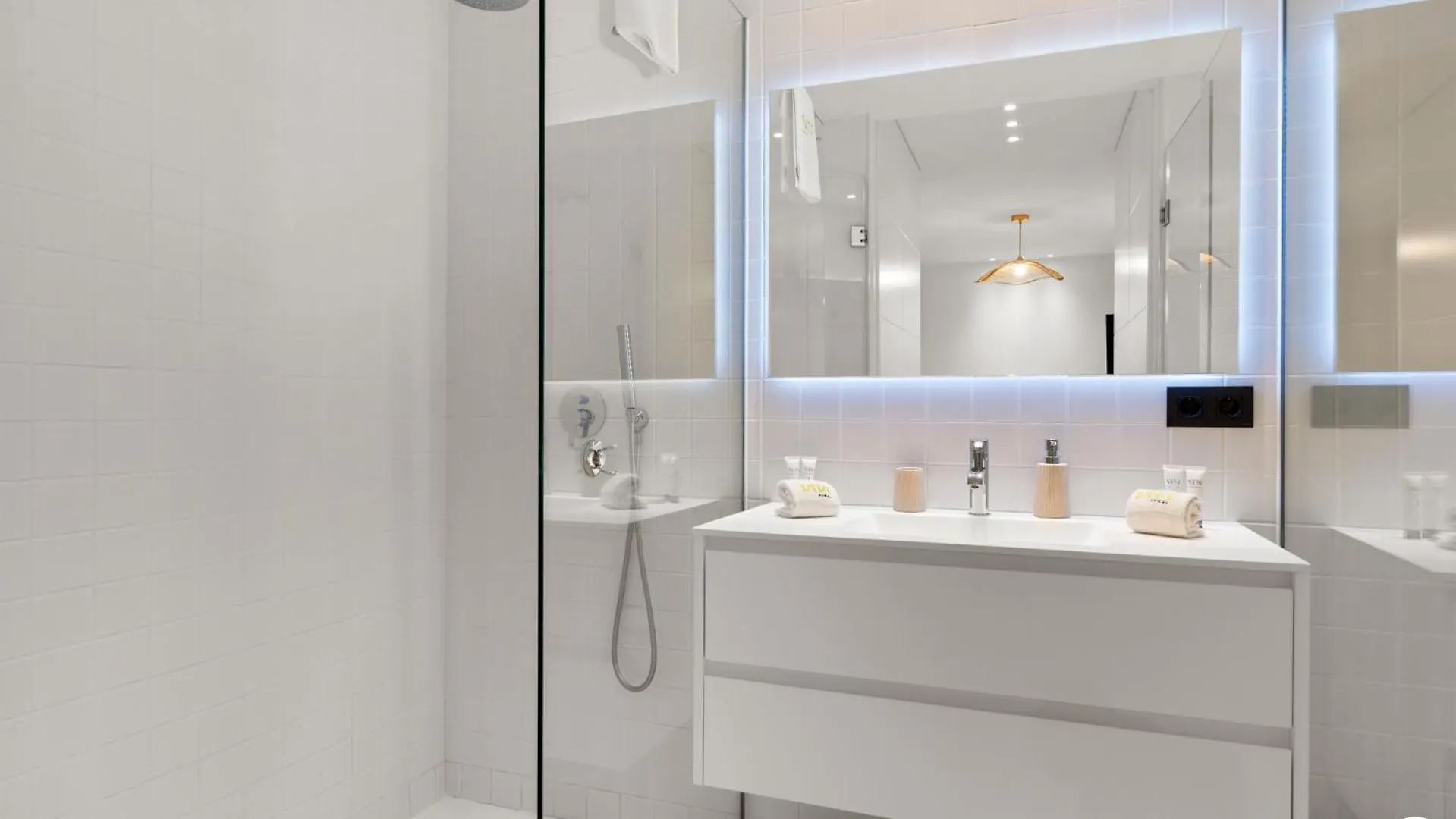 Vivi Homes -Villa Carat Pool, Cinema, Golf & Terrace Estepona 0*,