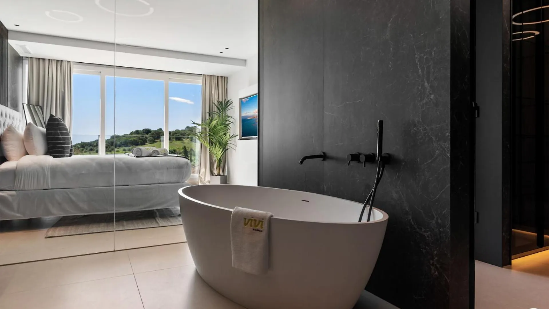 Villa Vivi Homes -Villa Carat Pool, Cinema, Golf & Terrace Estepona Spain