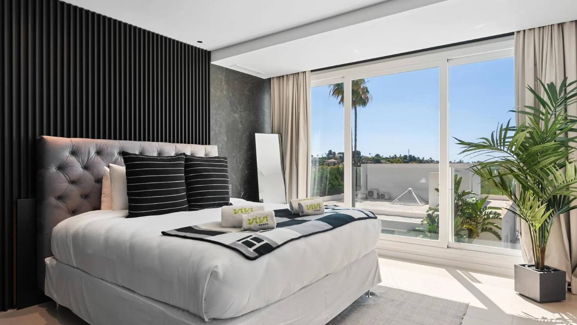 Villa Vivi Homes -Villa Carat Pool, Cinema, Golf & Terrace Estepona Spain