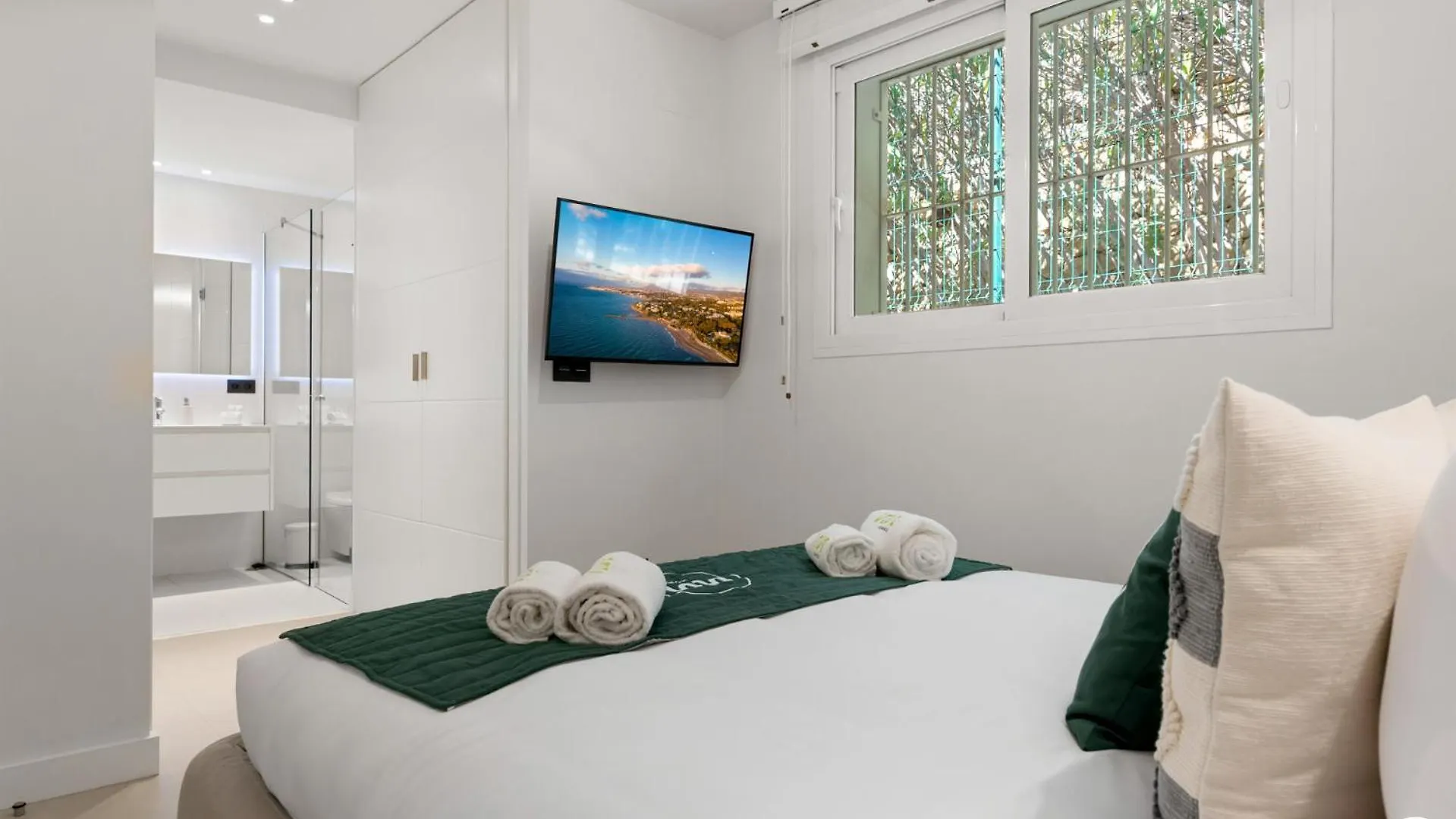 Villa Vivi Homes -Villa Carat Pool, Cinema, Golf & Terrace Estepona