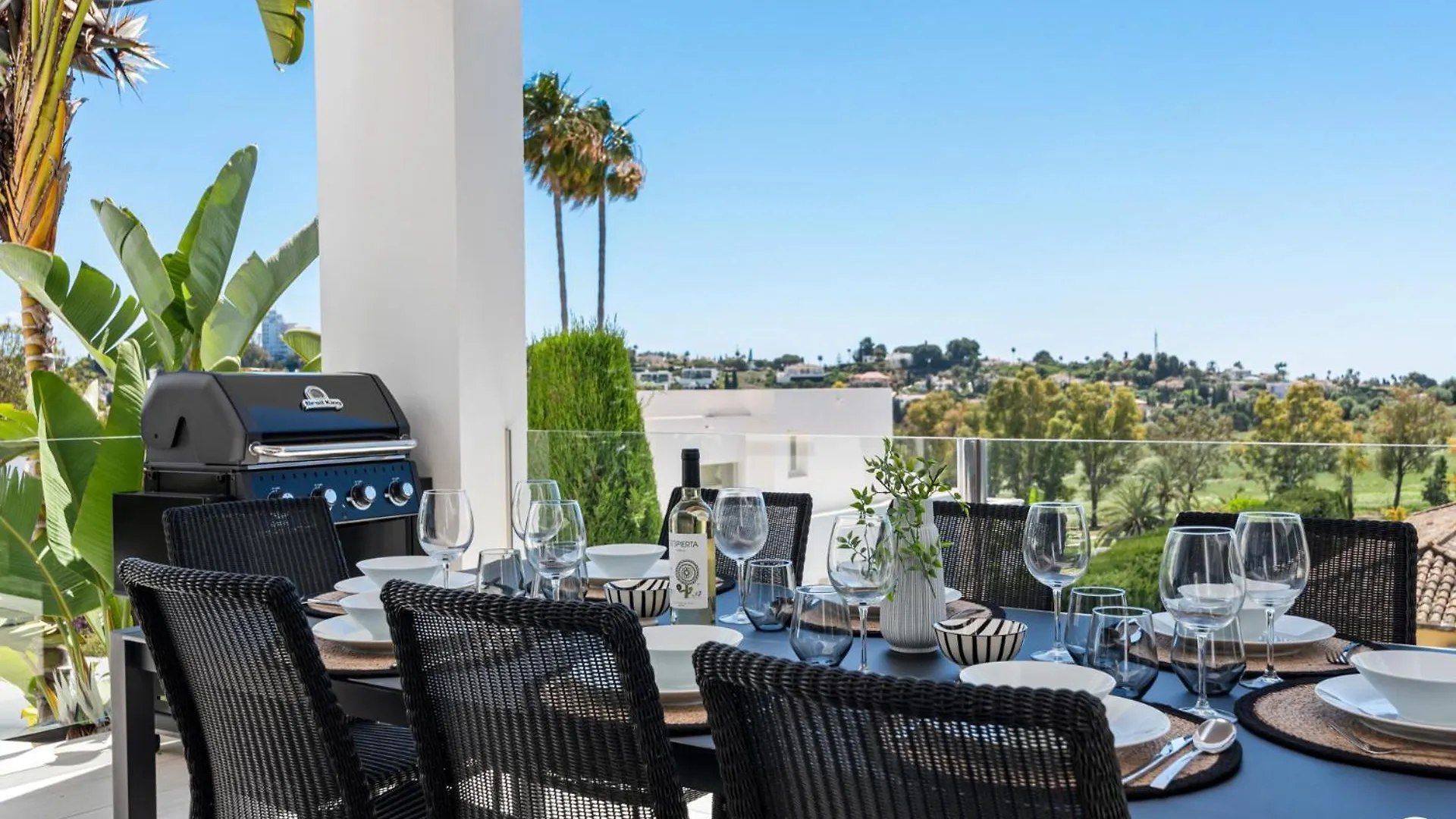 Vivi Homes -Villa Carat Pool, Cinema, Golf & Terrace Estepona Villa