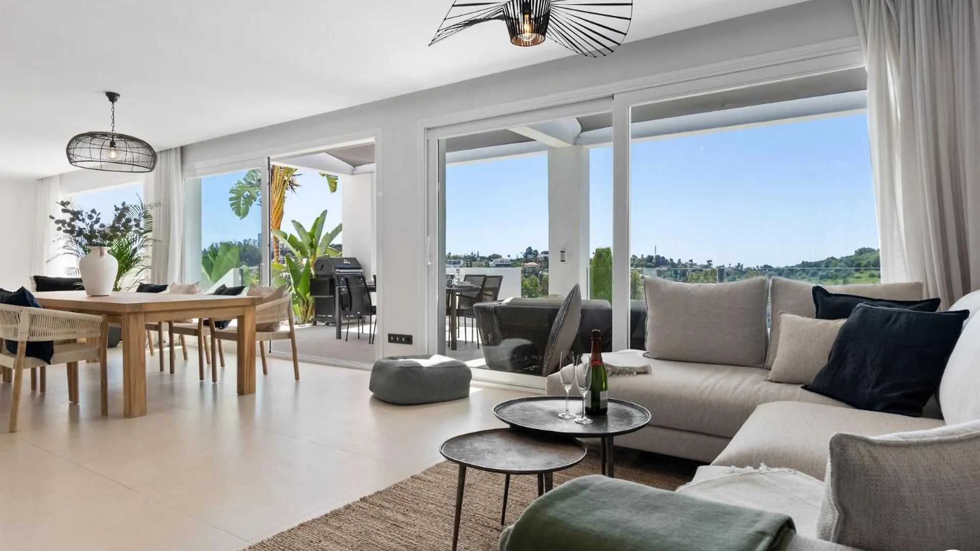 Villa Vivi Homes -Villa Carat Pool, Cinema, Golf & Terrace Estepona Spain