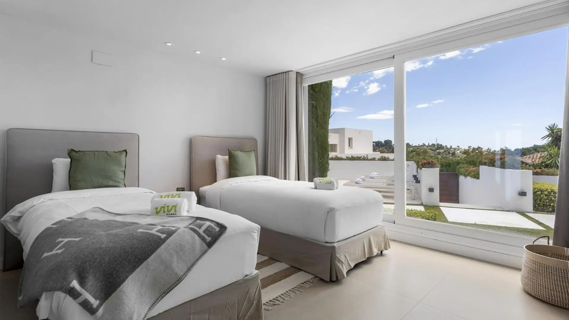 Villa Vivi Homes -Villa Carat Pool, Cinema, Golf & Terrace Estepona