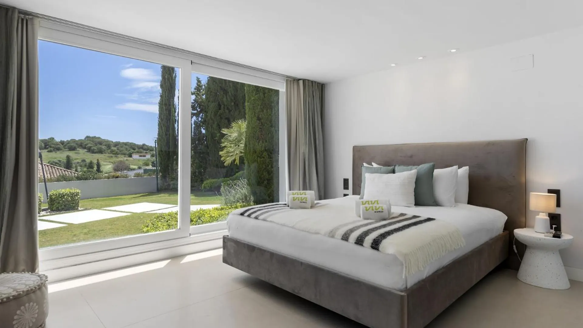 Vivi Homes -Villa Carat Pool, Cinema, Golf & Terrace Estepona 0*,