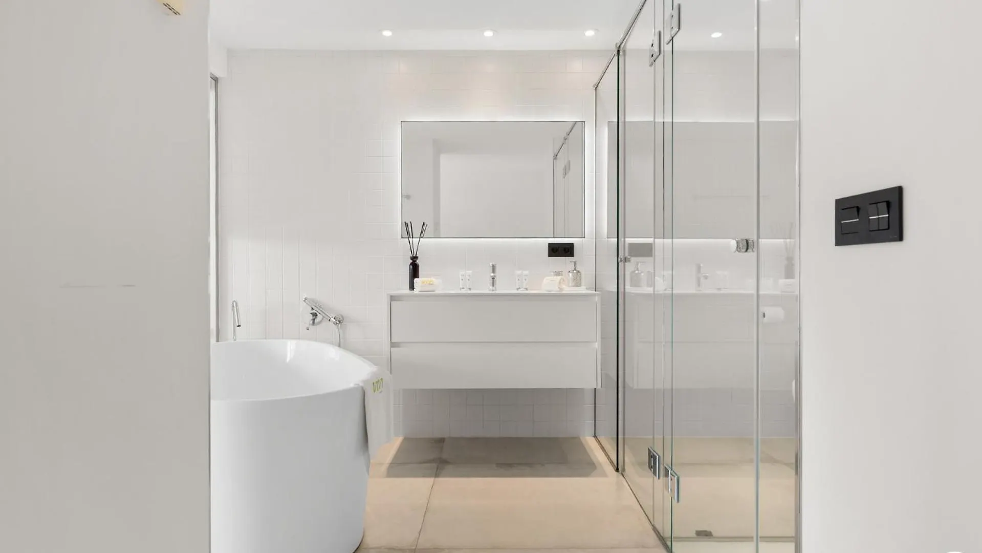 Vivi Homes -Villa Carat Pool, Cinema, Golf & Terrace Estepona