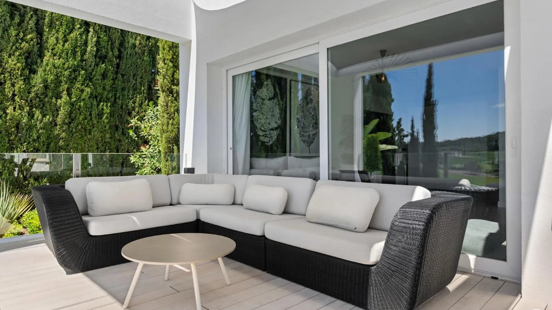 Vivi Homes -Villa Carat Pool, Cinema, Golf & Terrace Estepona