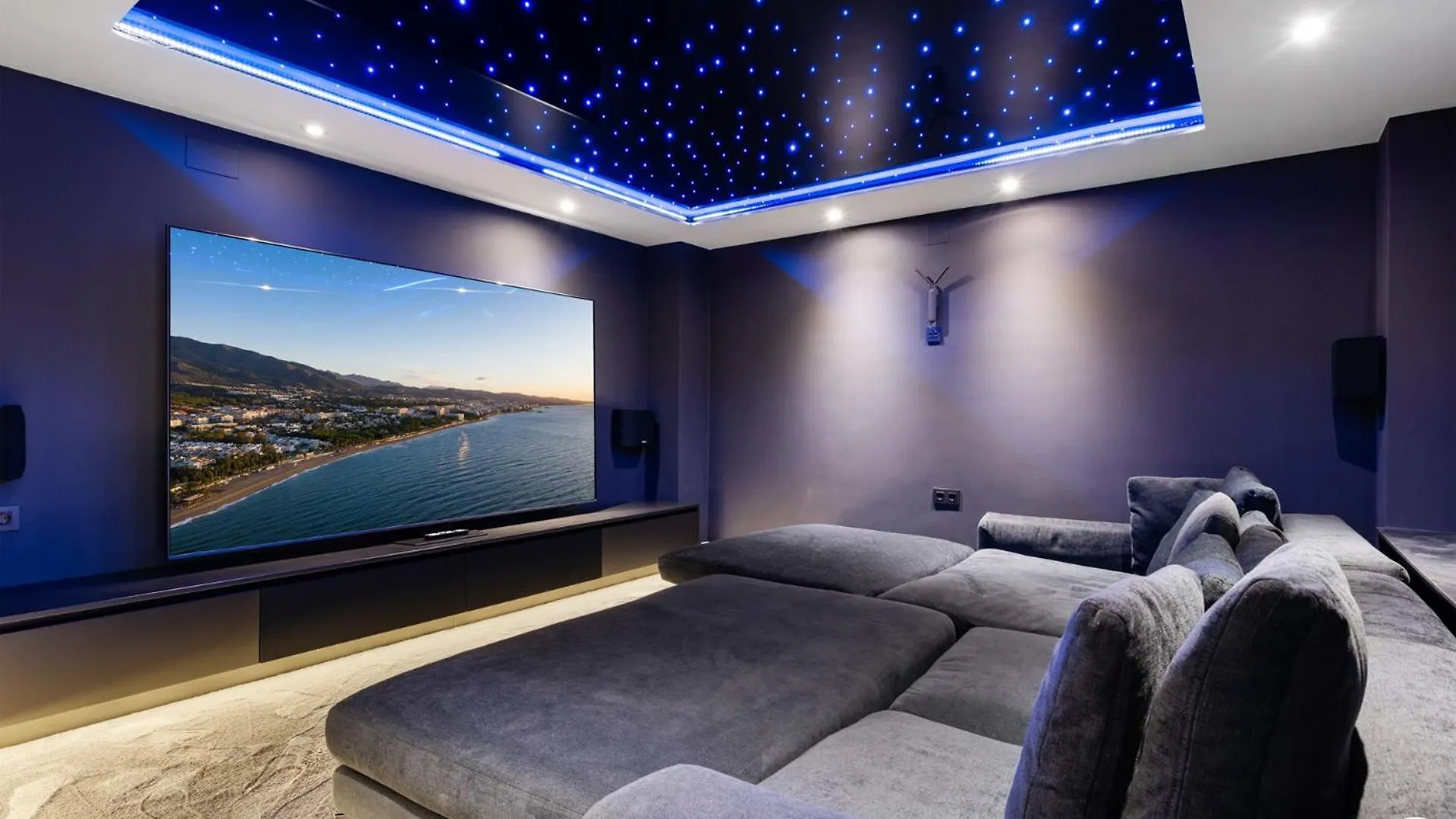 Villa Vivi Homes -Villa Carat Pool, Cinema, Golf & Terrace Estepona